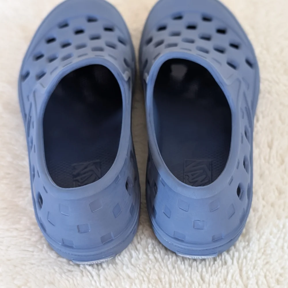 Like New: Vans Slip on Trek Shoes Kids 3